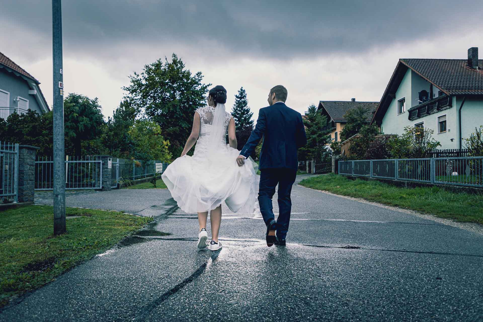 Hochzeit im Regen - Kann man das noch retten?